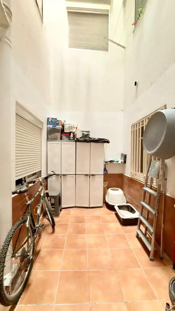 Cuina de Planta baixa en venda en Cornellà de Llobregat amb Aire condicionat i Terrassa
