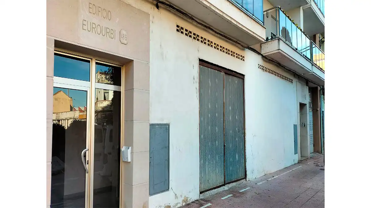 Local comercial en venda a RONDA ALZIRA 48