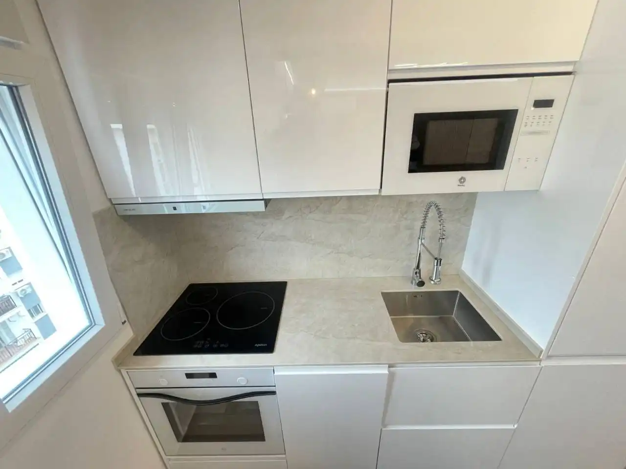 Cuina de Pis en venda en Estepona amb Aire condicionat, Terrassa i Moblat