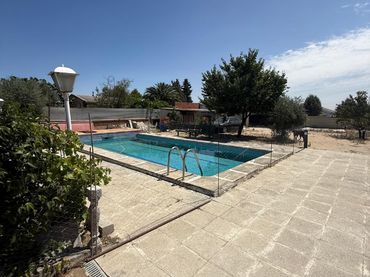 Casa amb piscina en venda a Ugena