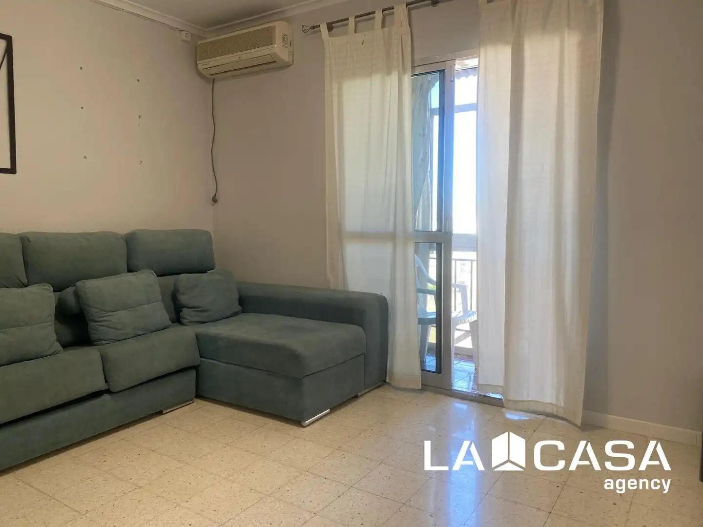 Sala d'estar de Pis en venda en Dos Hermanas amb Aire condicionat i Terrassa