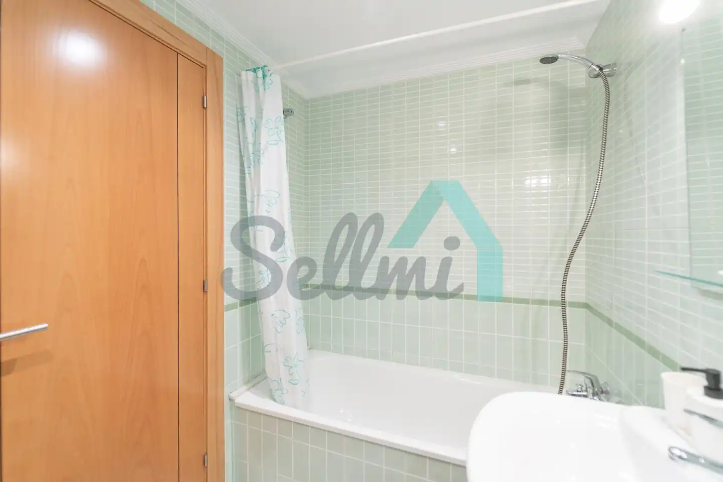 Bathroom of Flat for rent in San Martín del Rey Aurelio  with Heating, Furnished and Balcony