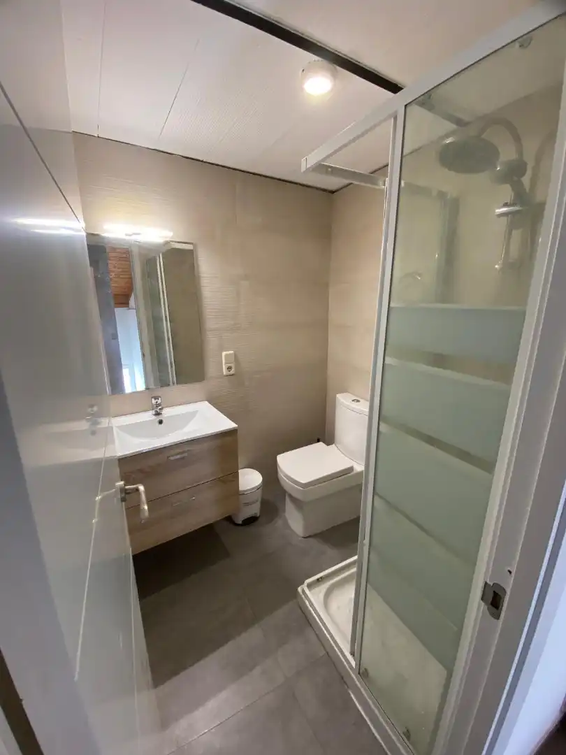 Bany de Dúplex de lloguer en Madrid amb Aire condicionat, Calefacció i Parquet