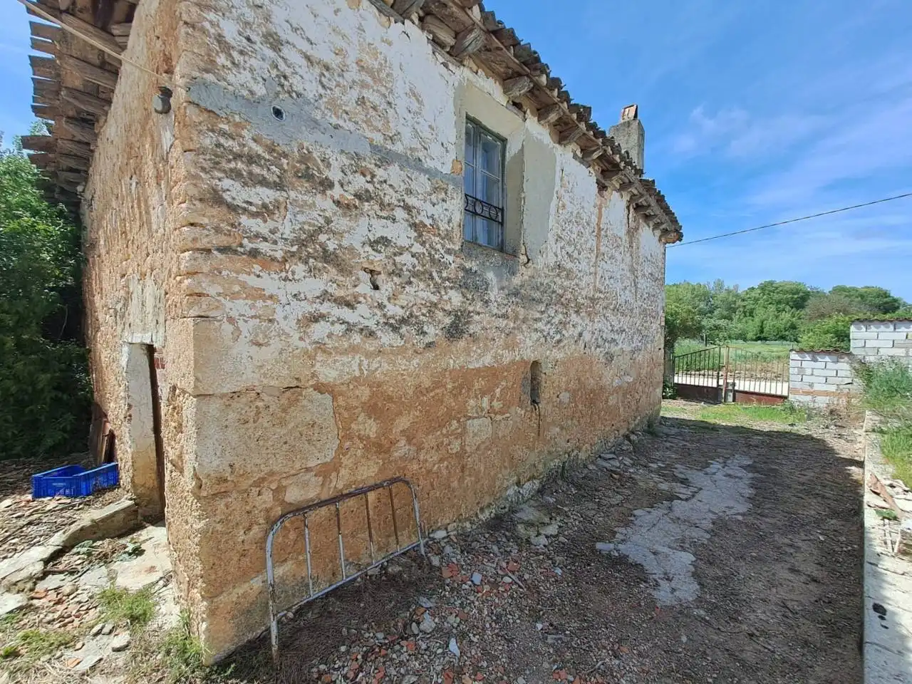 Vista exterior de Casa o xalet en venda en Revillarruz amb Jardí privat i Terrassa