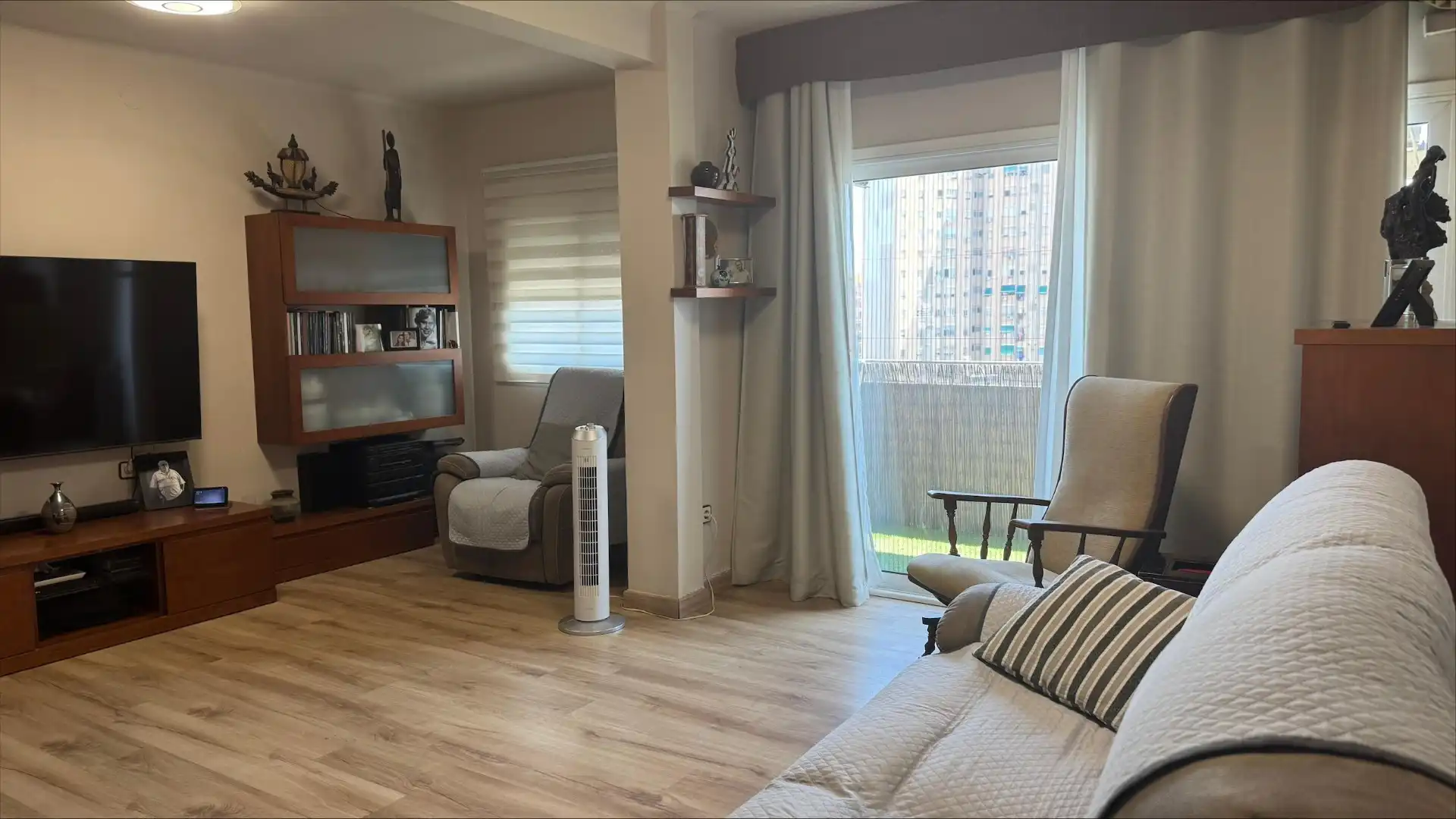 Wohnzimmer von Wohnung zum Verkauf in Cornellà de Llobregat mit Klimaanlage, Heizung und Parkett