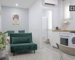 Bedroom of Flat to rent in  Madrid Capital  with Air Conditioner and Balcony