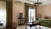 Sala d'estar de Pis en venda en  Sevilla Capital amb Aire condicionat, Calefacció i Parquet