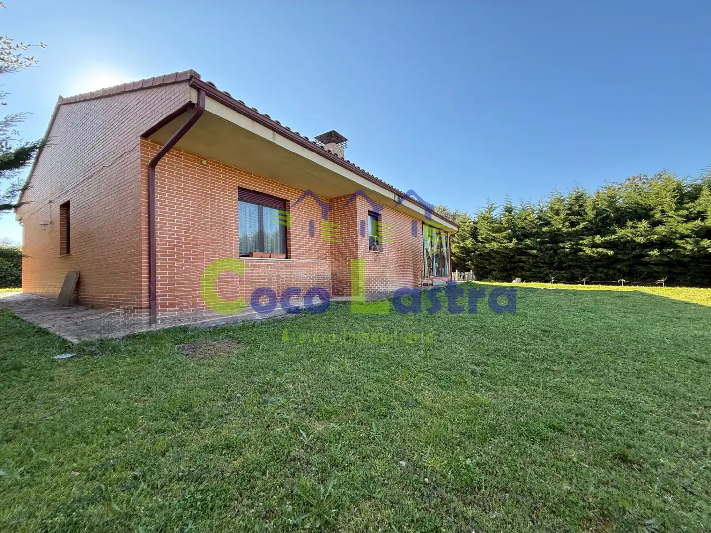 Vista exterior de Casa o xalet en venda en Carrascal de Barregas amb Aire condicionat, Calefacció i Jardí privat
