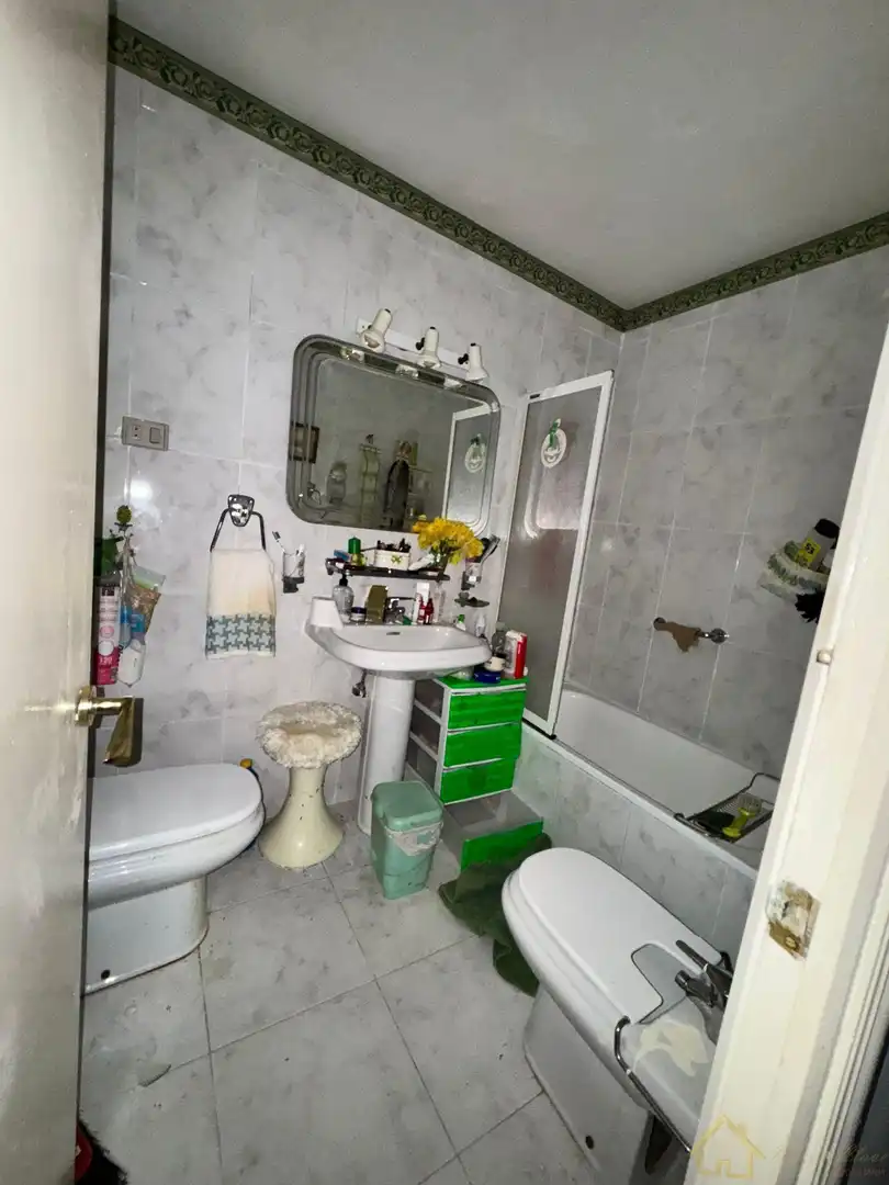 Baño de Piso en venta en Lugo con Calefacción, Parquet y Terraza