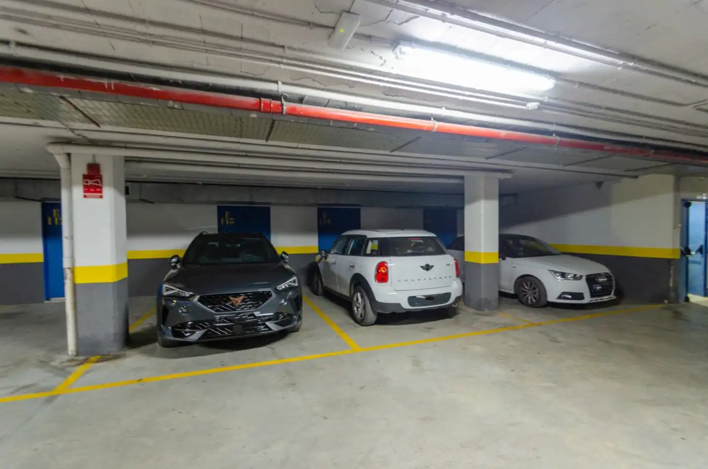 Parking de Ático de alquiler en Benahavís con Aire acondicionado, Calefacción y Terraza