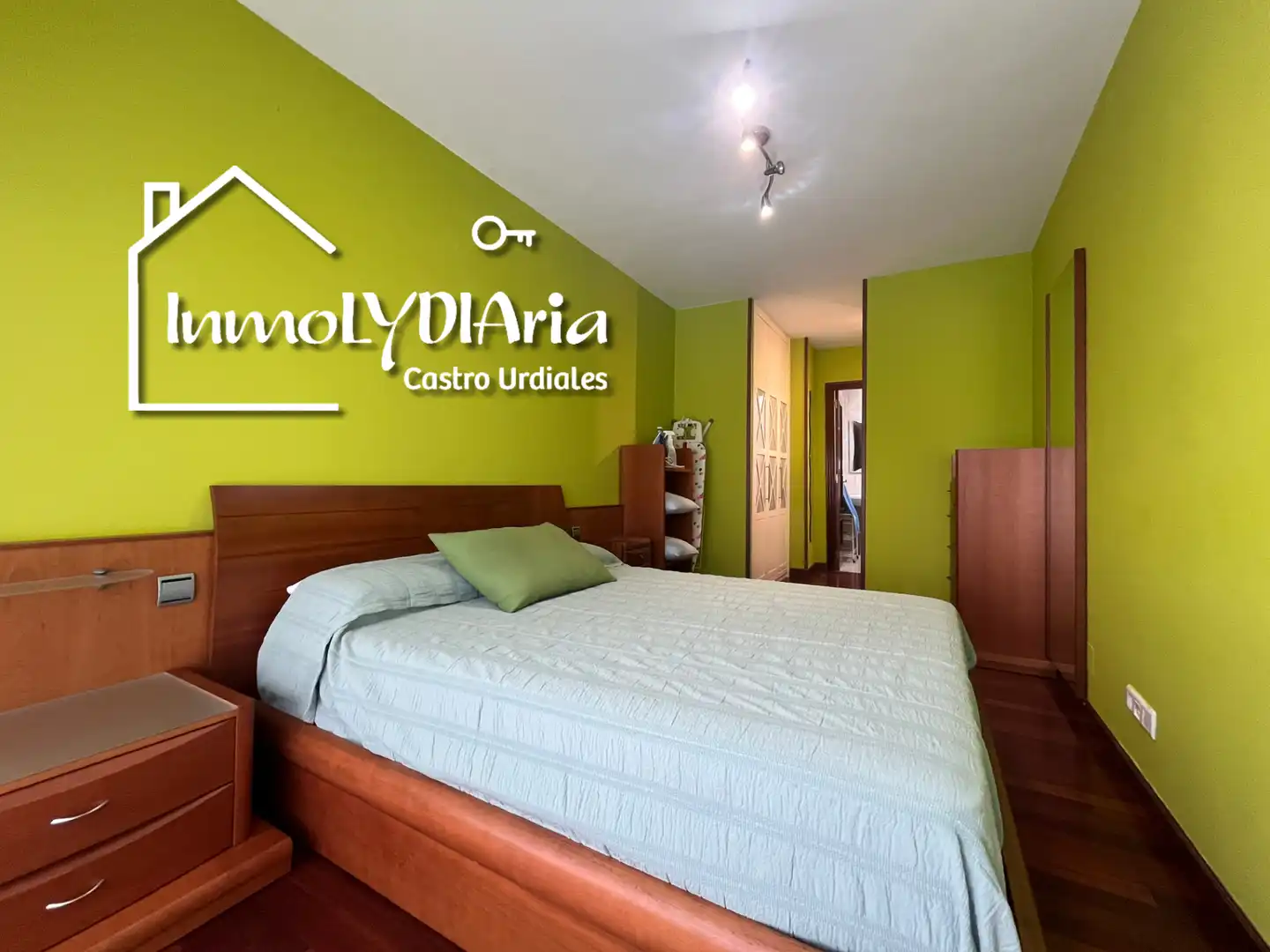 Habitación de Piso en venta en Castro-Urdiales con Calefacción, Parquet y Terraza