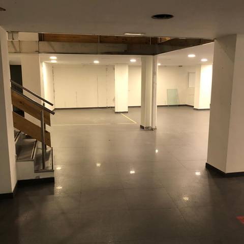 Local comercial en Alquiler en Calle Alta, 90 en Cuatro Caminos