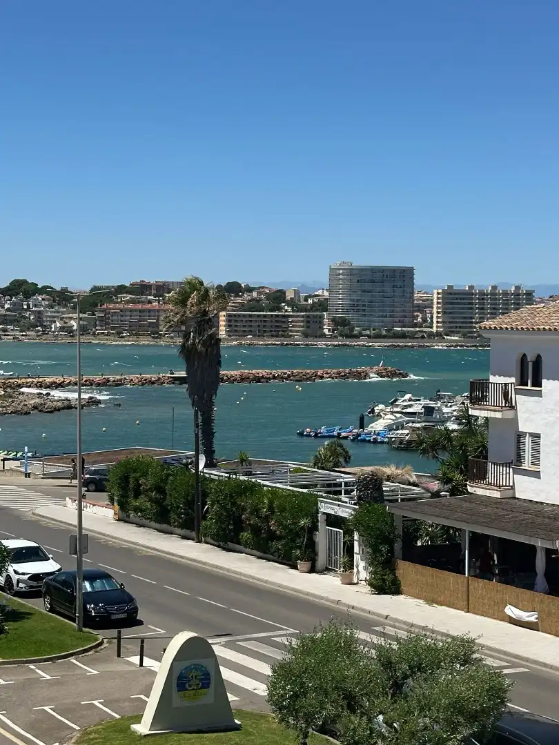 Wohnungen zum Verkauf in L'Escala mit Heizung, Terrasse und Möbliert