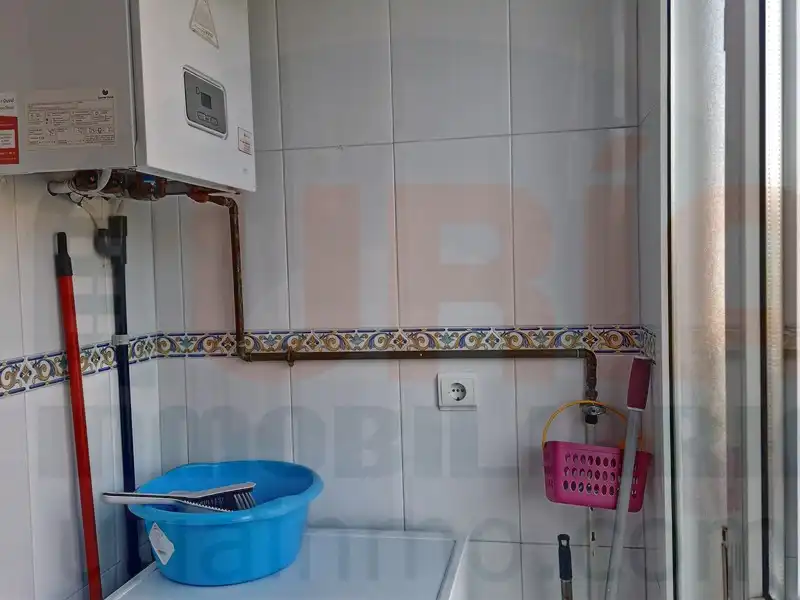 Bathroom of Flat for rent in Oviedo   with Heating, Storage room and Furnished