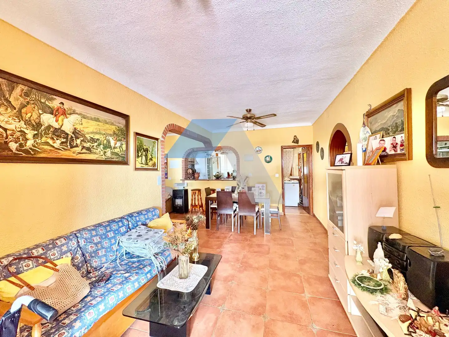 Sala d'estar de Casa o xalet en venda en Mutxamel amb Jardí privat