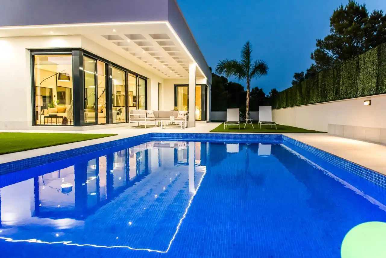 Villa avec piscine à vendre à Golf Bahía, imagen 2