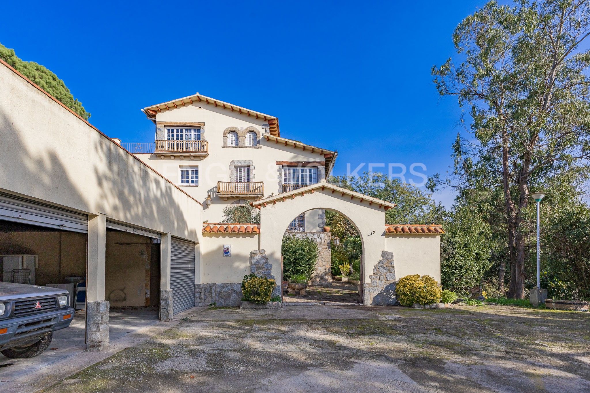 Vista exterior de Casa o xalet en venda en Montornès del Vallès amb Calefacció, Jardí privat i Terrassa