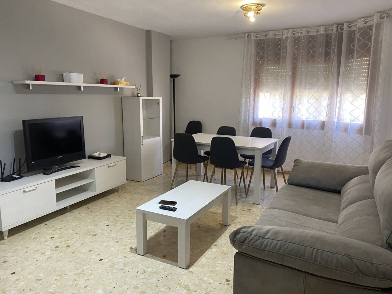 Sala d'estar de Pis de lloguer en Alcañiz amb Aire condicionat, Calefacció i Moblat