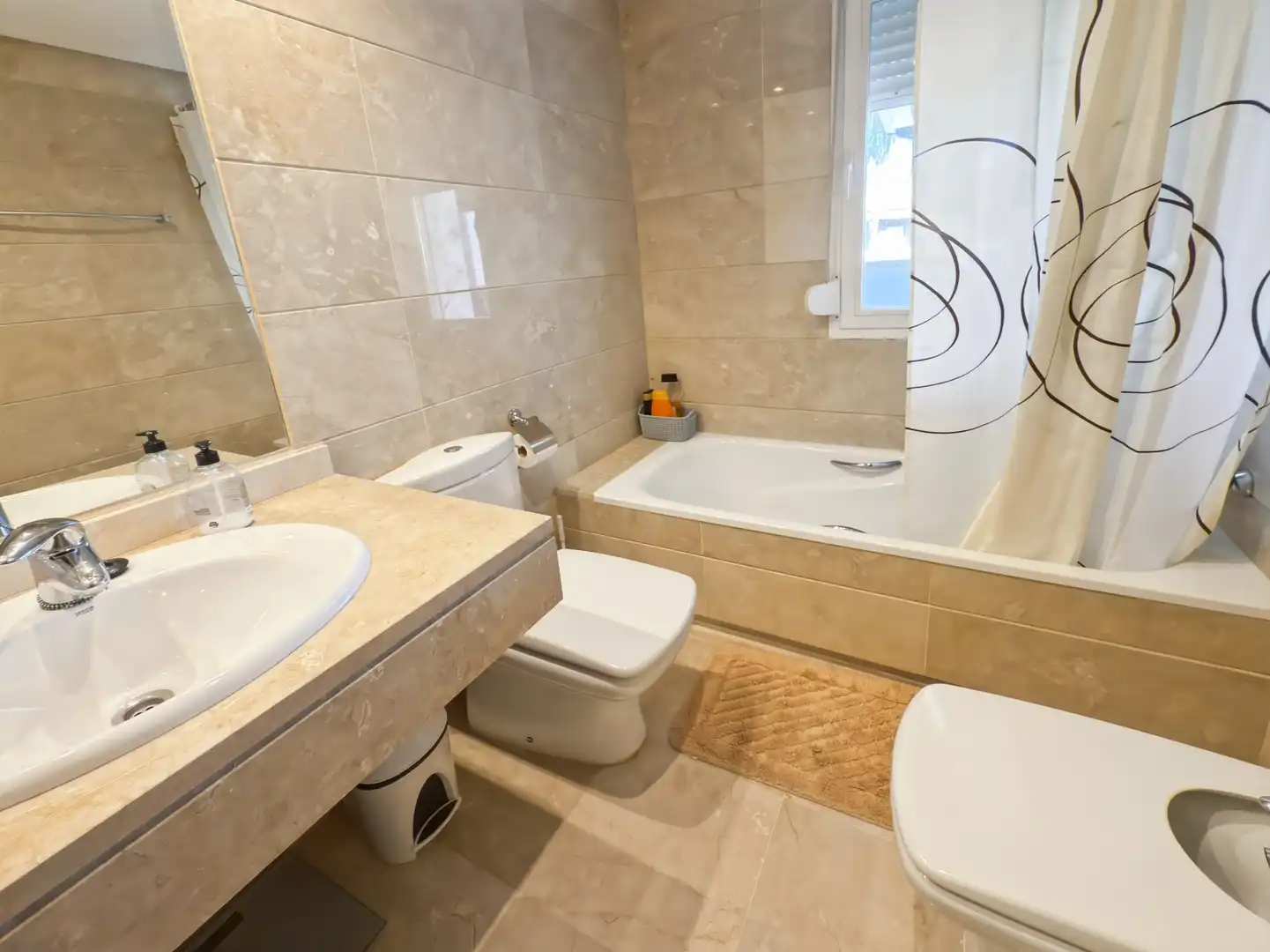 Bany de Àtic en venda en Marbella amb Aire condicionat, Terrassa i Piscina comunitària