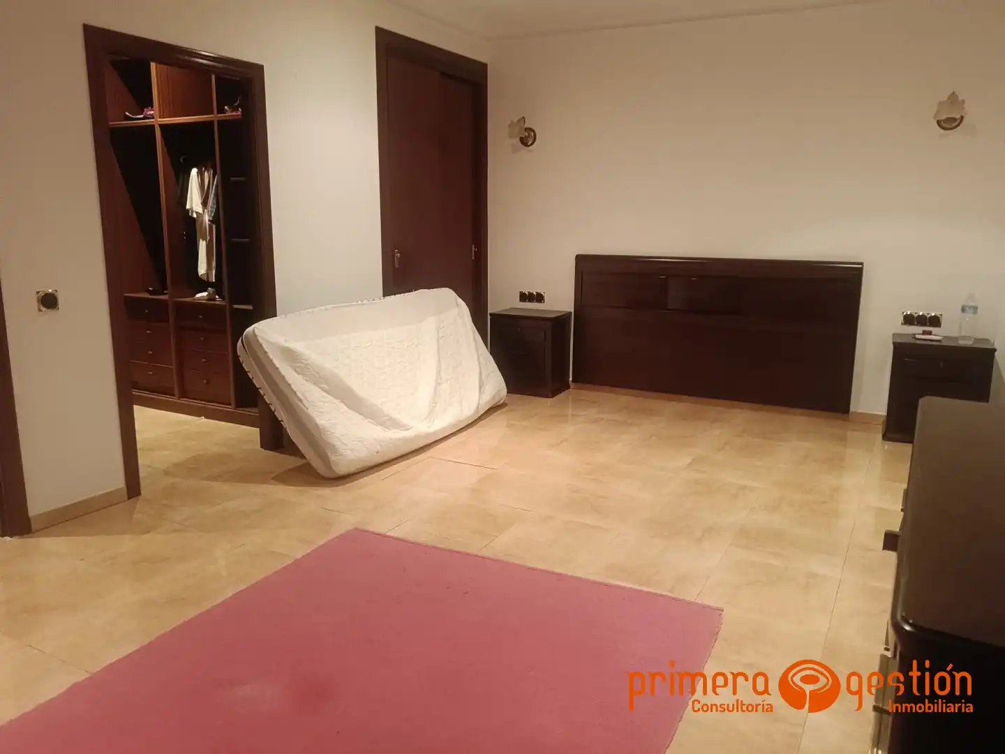 Piso en venta en Carmona con Aire acondicionado