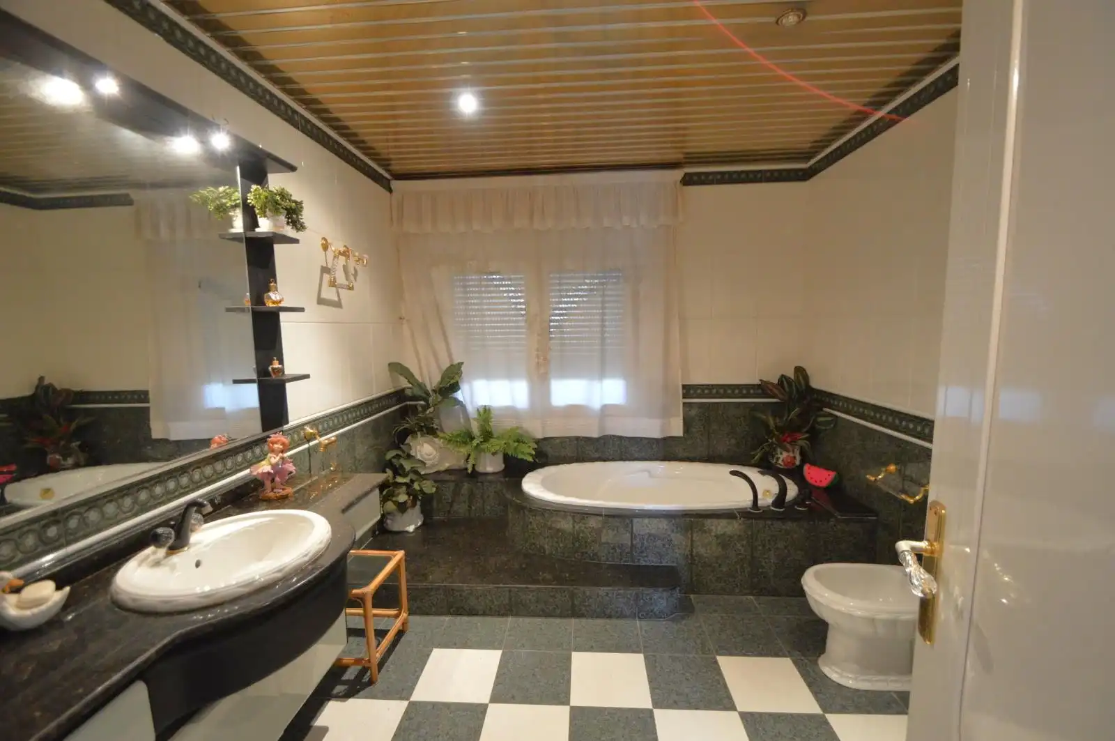 Bany de Casa o xalet en venda en Vinaròs amb Calefacció, Jardí privat i Terrassa