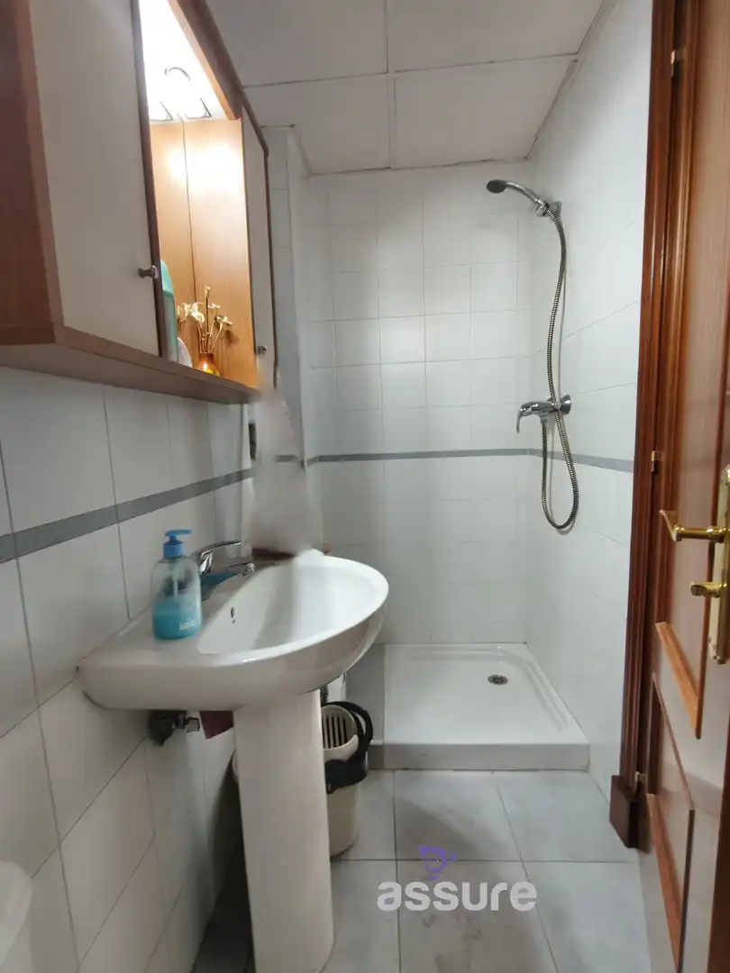 Baño de Casa adosada en venta en Huelva con Aire acondicionado, Calefacción y Jardín privado