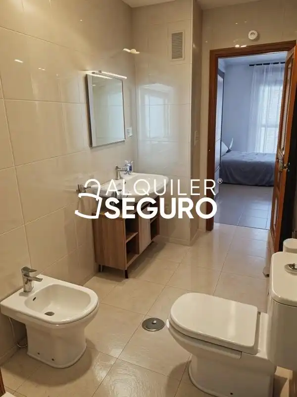 Baño de Piso de alquiler en Alcantarilla con Aire acondicionado, Calefacción y Trastero