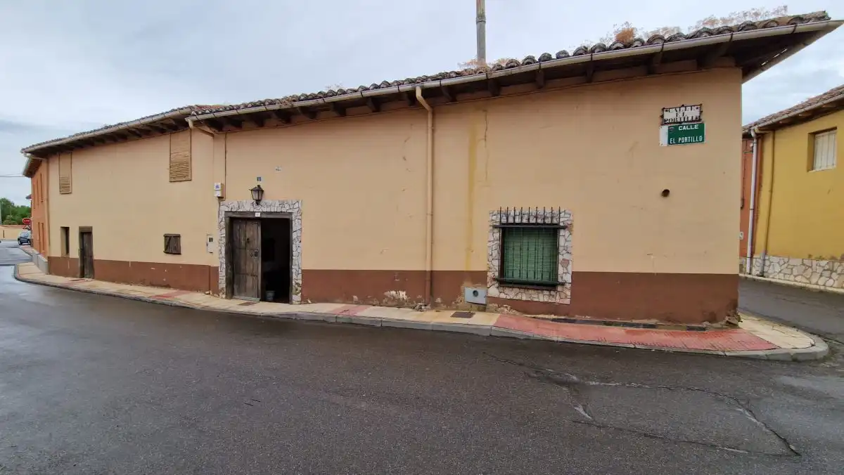 Vista exterior de Casa o xalet en venda en Santovenia de la Valdoncina amb Calefacció, Terrassa i Traster