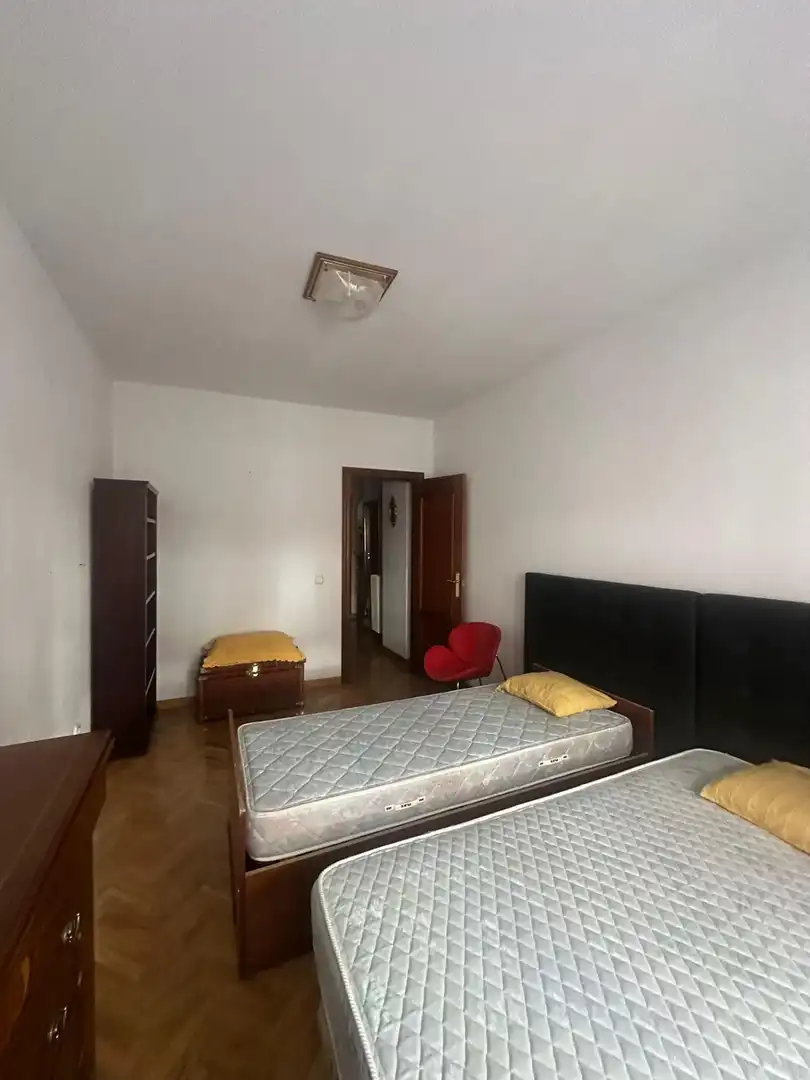 Habitación de Piso en venta en León Capital  con Calefacción, Terraza y TV