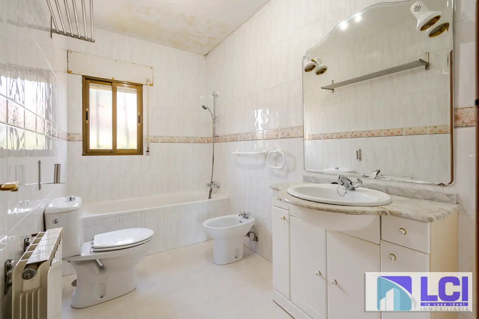 Baño de Casa o chalet en venta en Villalbilla con Calefacción, Jardín privado y Terraza