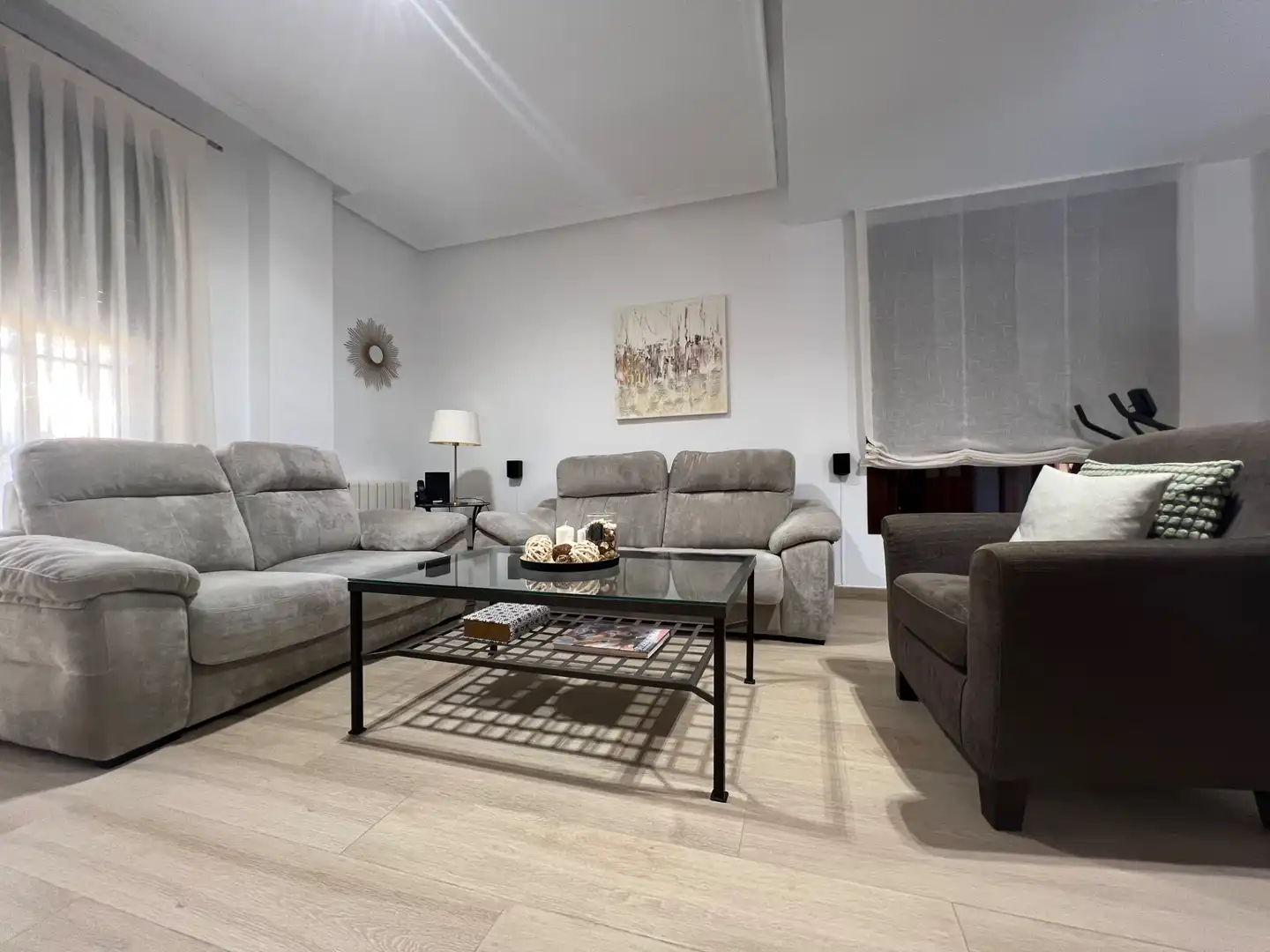 Sala d'estar de Casa adosada en venda en Espartinas amb Aire condicionat, Calefacció i Jardí privat