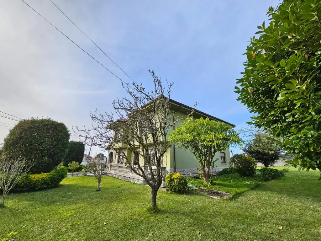 Vista exterior de Casa o chalet en venta en Avilés