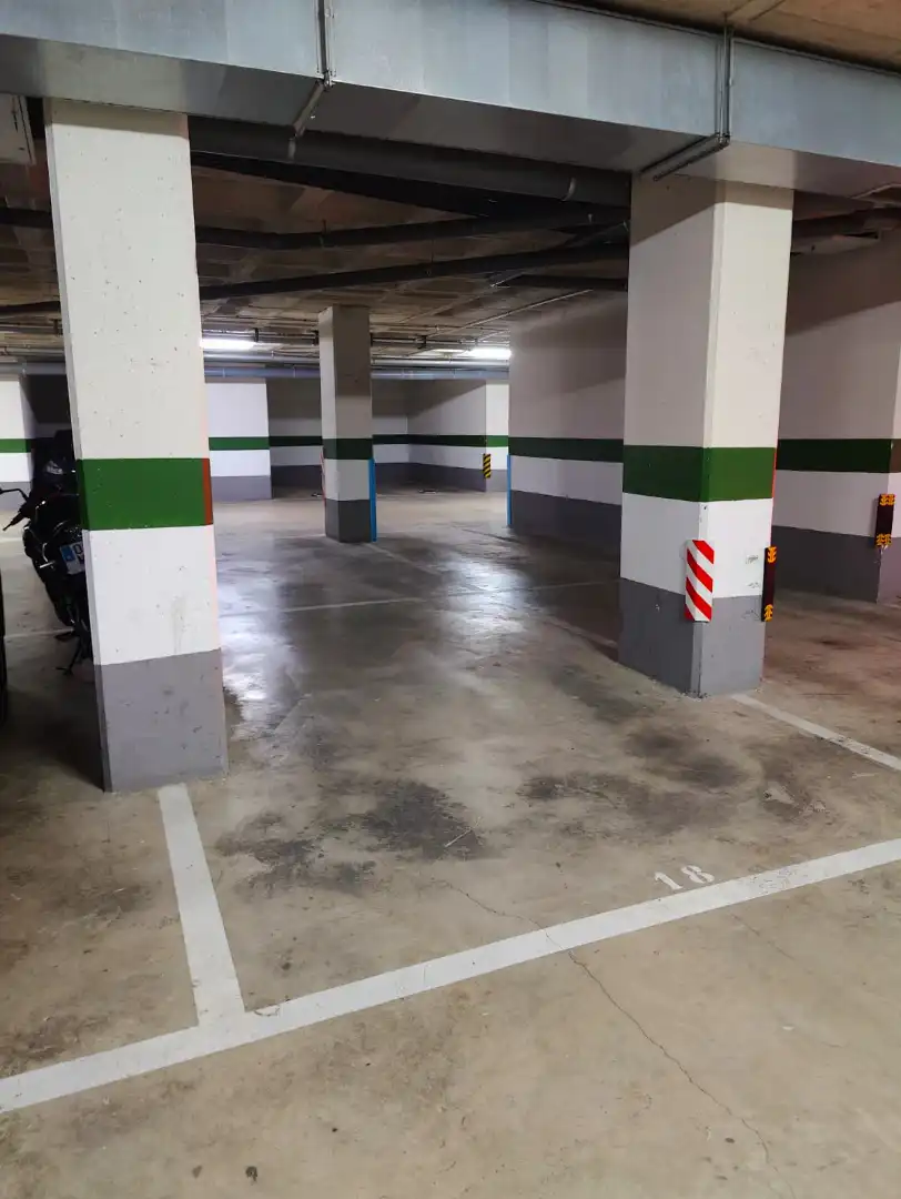 Neubau-Einzelparkplatz mit Aufzug zum Verkauf in Carrer de Sant Francesc