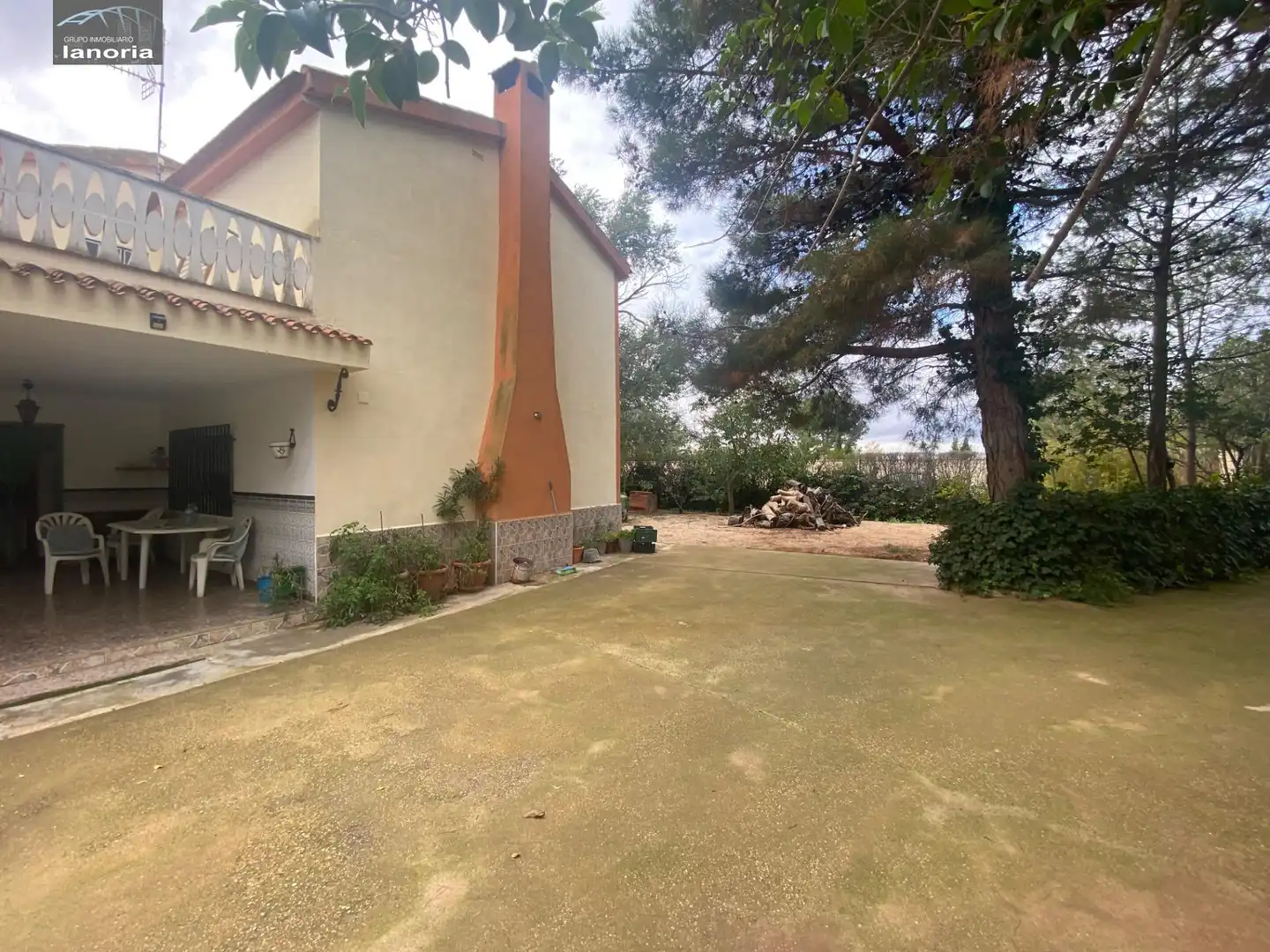 Vista exterior de Casa o xalet en venda en Albacete amb Jardí privat, Terrassa i Piscina