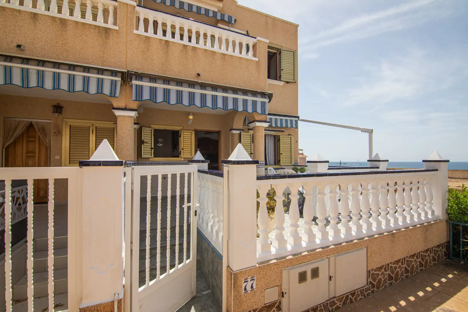 Vista exterior de Casa adosada en venta en Santa Pola con Aire acondicionado, Terraza y Amueblado