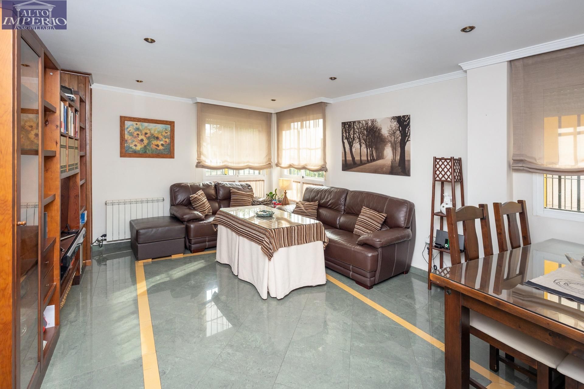 Sala d'estar de Casa adosada en venda en  Granada Capital amb Aire condicionat, Calefacció i Terrassa
