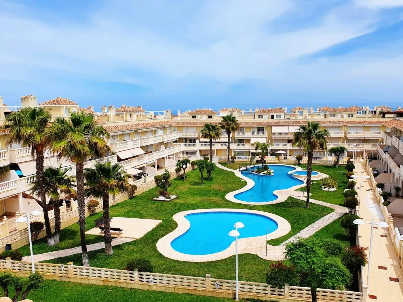 Vista exterior de Planta baja en venta en Santa Pola con Aire acondicionado, Calefacción y Jardín privado