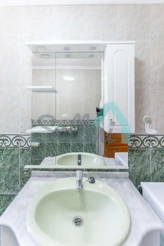 Bathroom of Ground floor for rent in Avilés  with Heating and Furnished