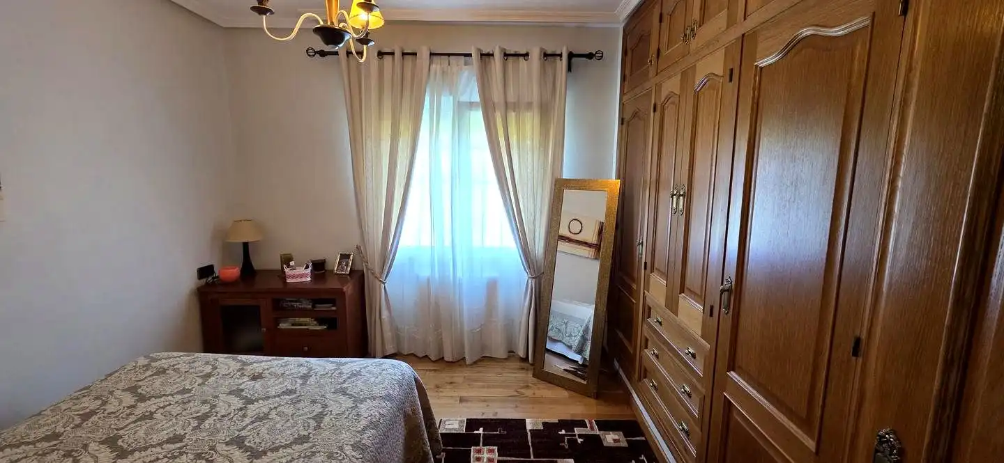 Bedroom of Houses for sale in Valdés - Luarca  with Heating, Private garden and Parquet flooring