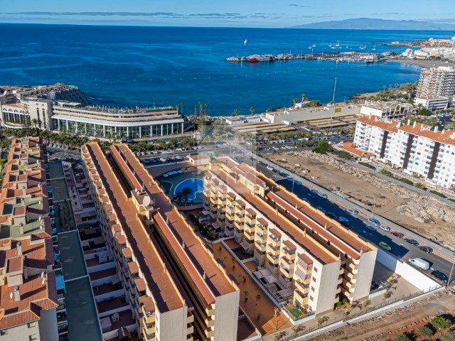 Vista exterior de Apartament en venda en Arona amb Terrassa i Piscina comunitària