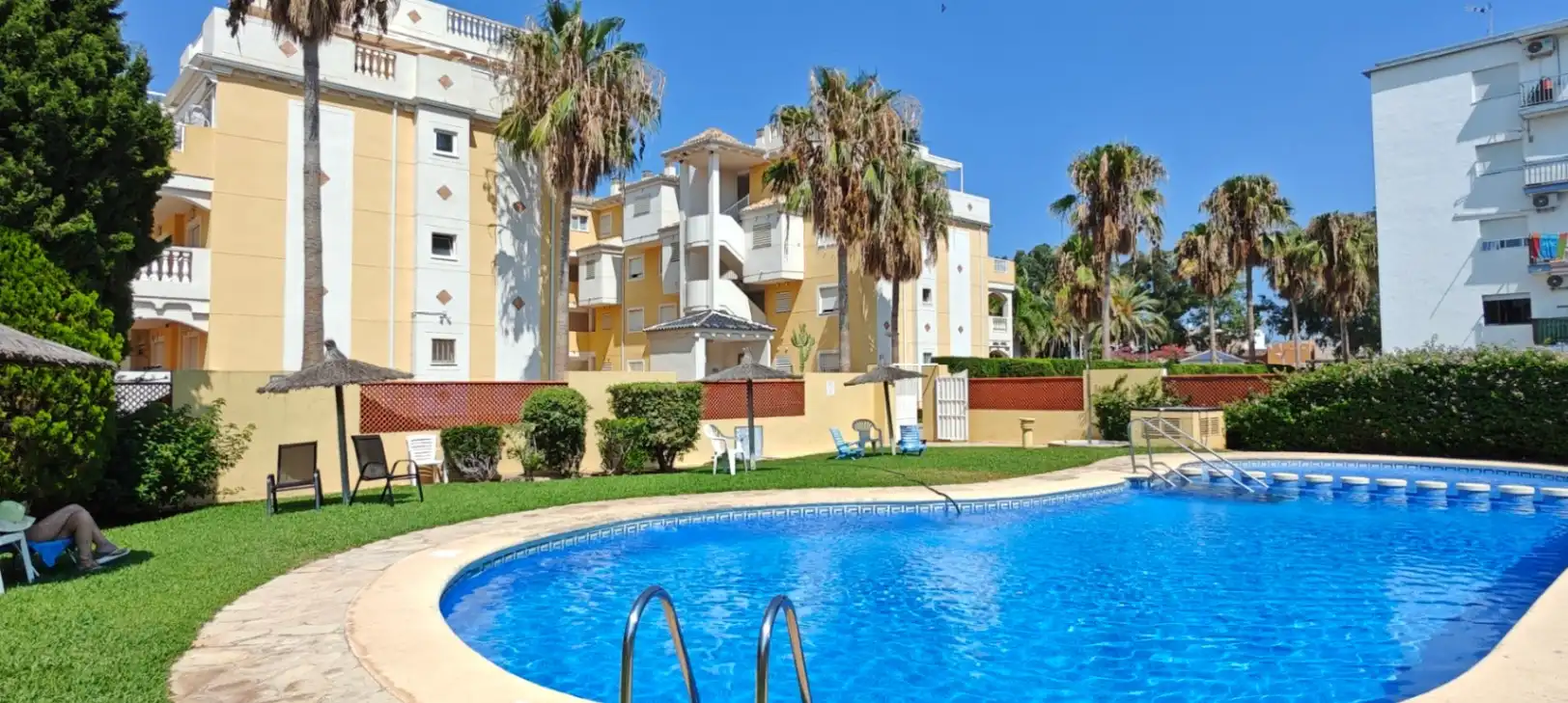 Apartament amb piscina en venda a Las Marinas / Les Marines
