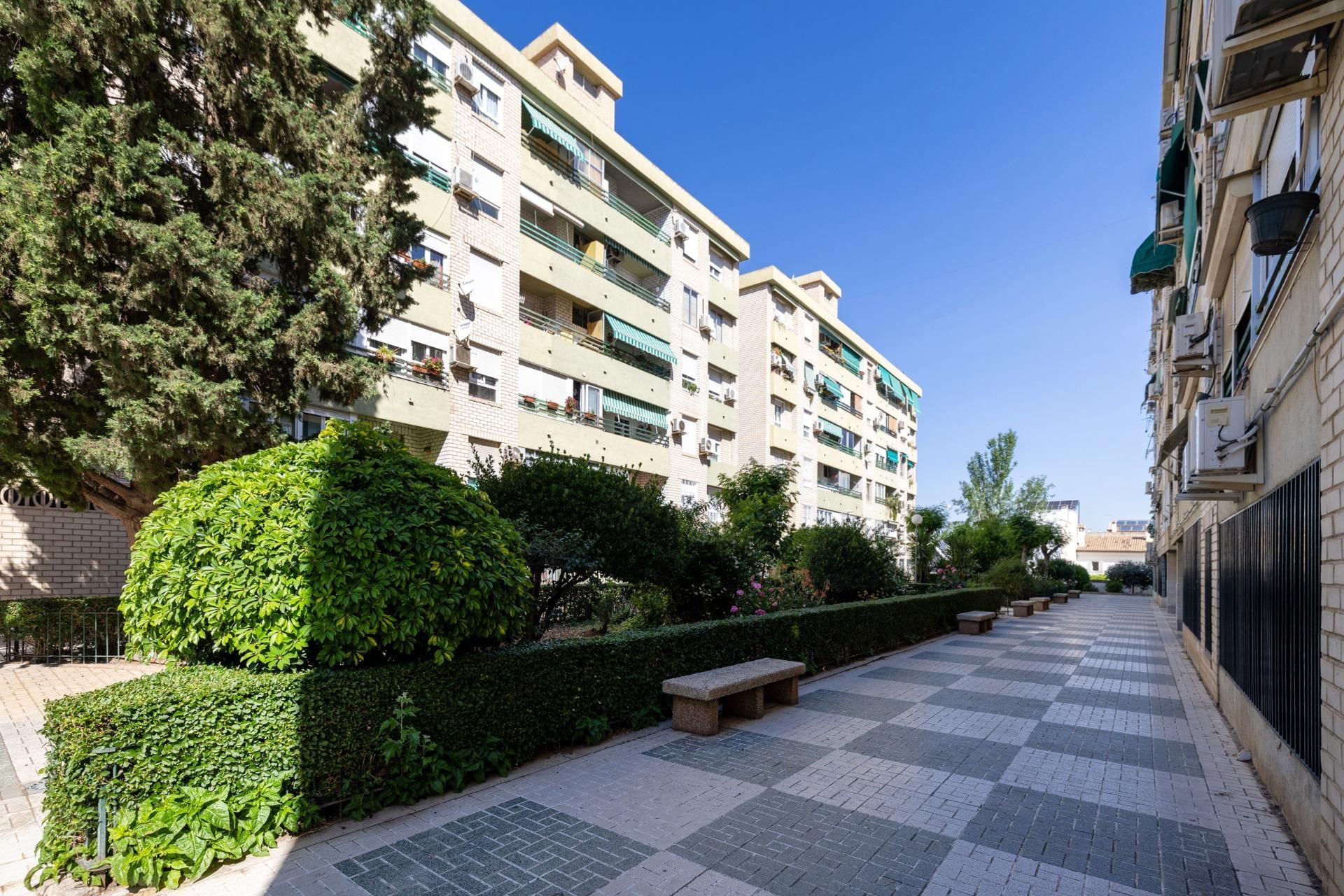 Exterior view of Flat for sale in  Granada Capital  with Air Conditioner, Private garden and Terrace