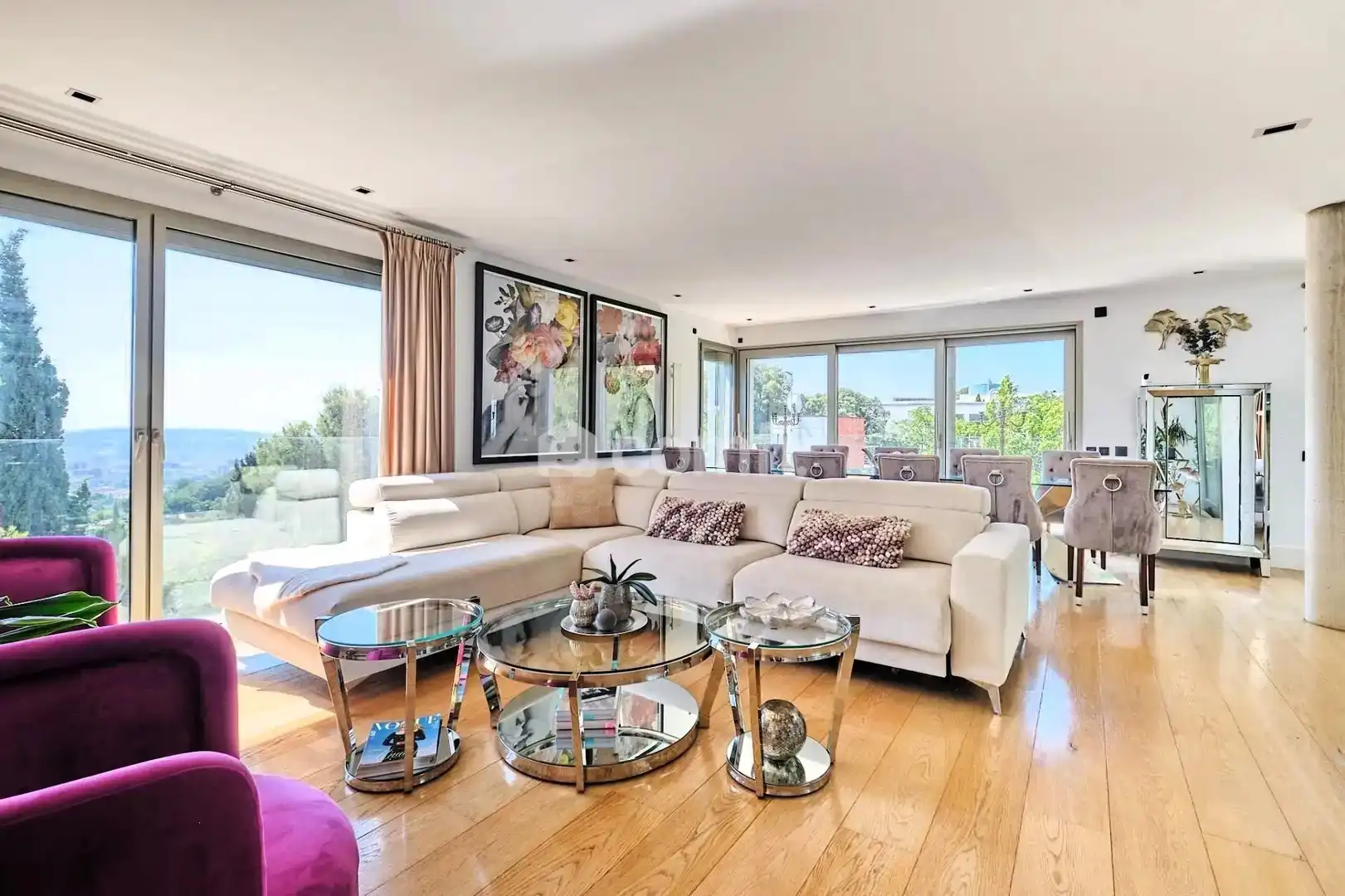 Wohnzimmer von Einfamilien-Reihenhaus zum Verkauf in Barcelona mit Klimaanlage, Heizung und Terrasse