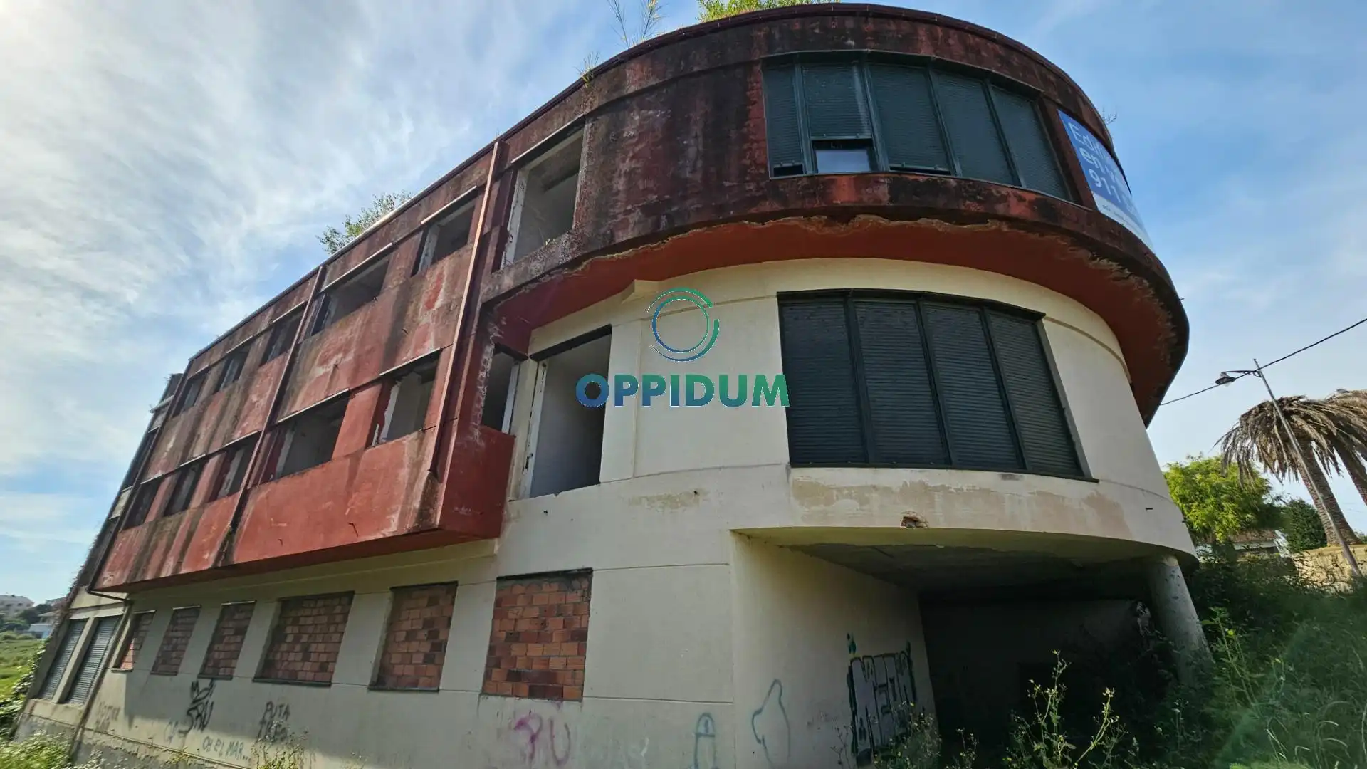 Vista exterior de Edifici en venda en Mugardos