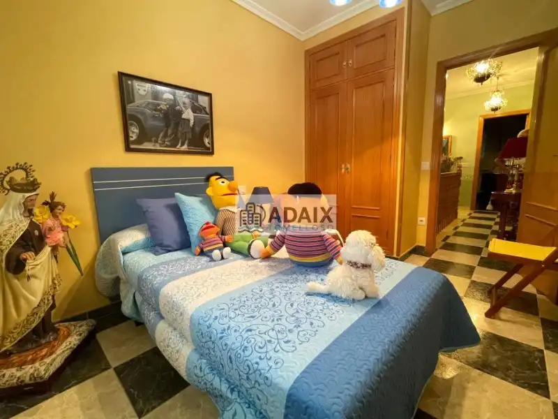 Dormitori de Casa adosada en venda en Tomelloso amb Aire condicionat, Calefacció i Balcó
