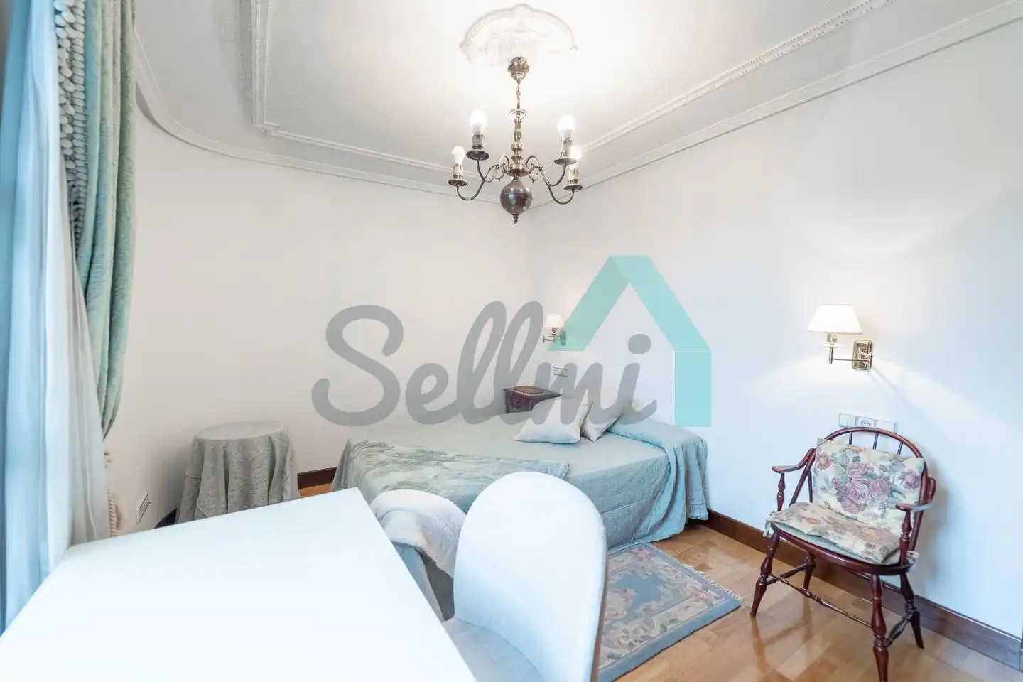 Schlafzimmer von Wohnung zur Miete in Oviedo  mit Heizung, Parkett und Möbliert