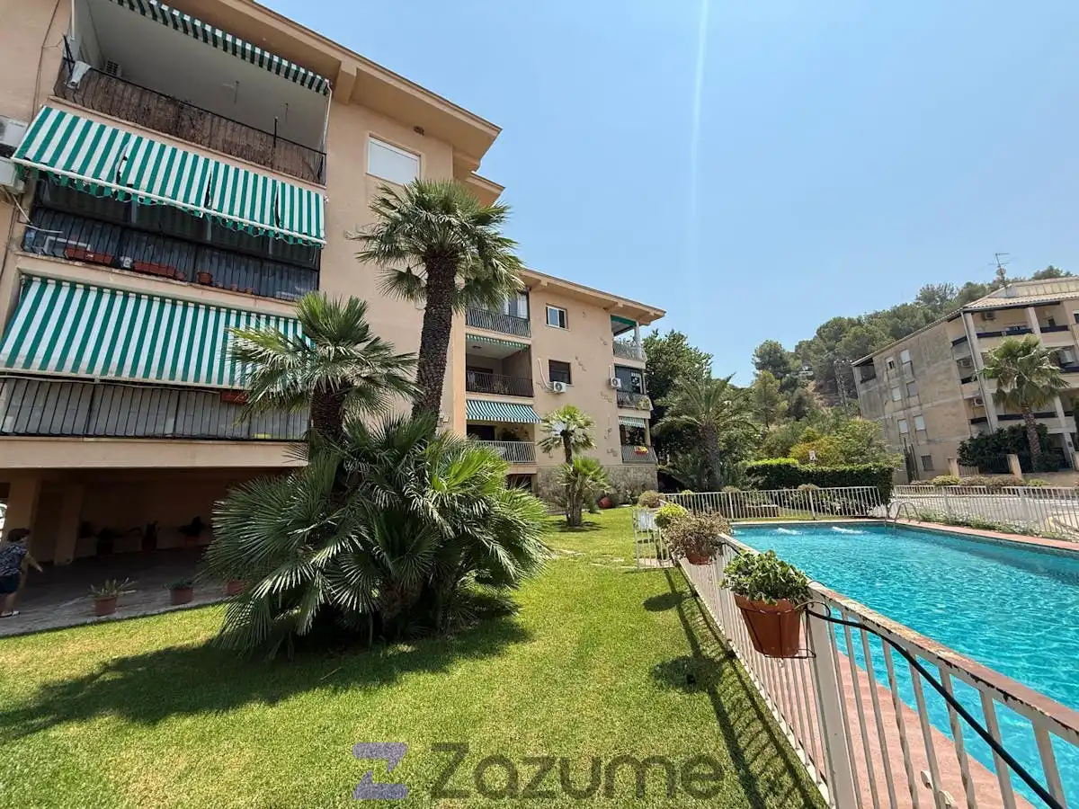 Vista exterior de Piso de alquiler en Náquera con Terraza, Piscina y Horno