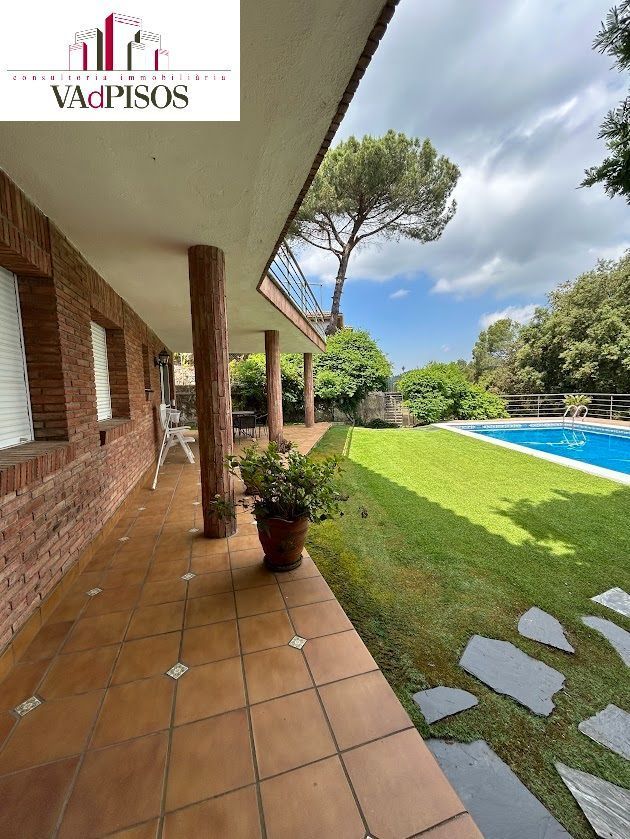 Jardí de Casa o xalet en venda en Sant Cugat del Vallès amb Aire condicionat, Calefacció i Jardí privat
