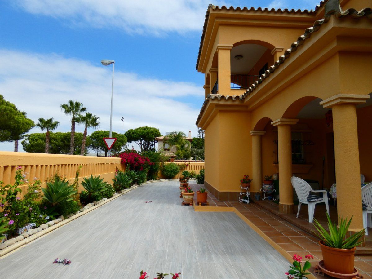 Garden of House or chalet for sale in Chiclana de la Frontera  with Air Conditioner, Private garden and Terrace