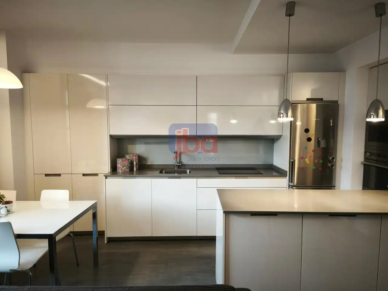 Cuina de Apartament de lloguer en Ourense Capital  amb Calefacció, Moblat i Balcó